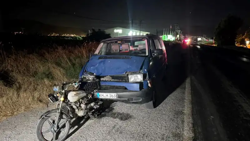 Söke’de Minibüs Motosiklete Çarptı: Üç Kişi Yaralandı!