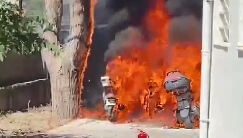 Park Halindeki 6 Motosiklet Kül Oldu: Alevler Sıcaklığı Hissettirdi