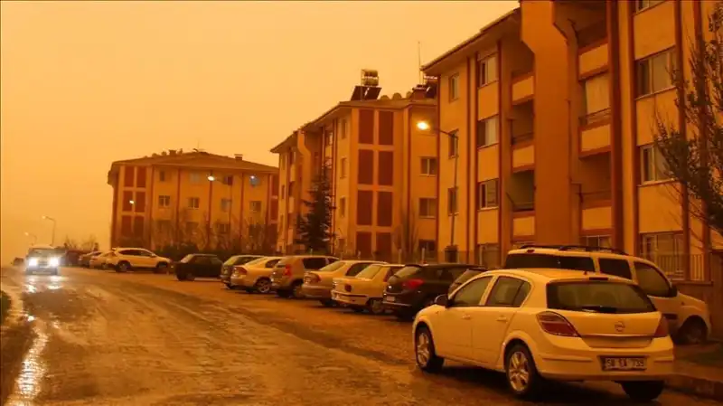 Meteoroloji'den Şok Uyarı: Çöl Tozu ve Sağanak Yağış Geliyor!