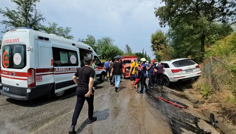 Sakarya'da Kamyonet ve Cip Çarpıştı: 5 Yaralı, 4'ü Çocuk!