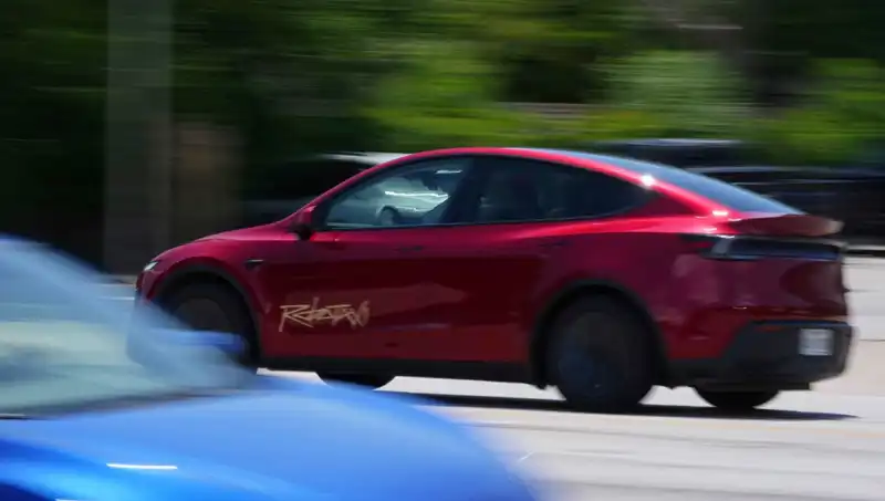Tesla Robotaxi Projesi Beklentileri Karşılamıyor: Hız Sınırını Aşarak Kaza Yaptı