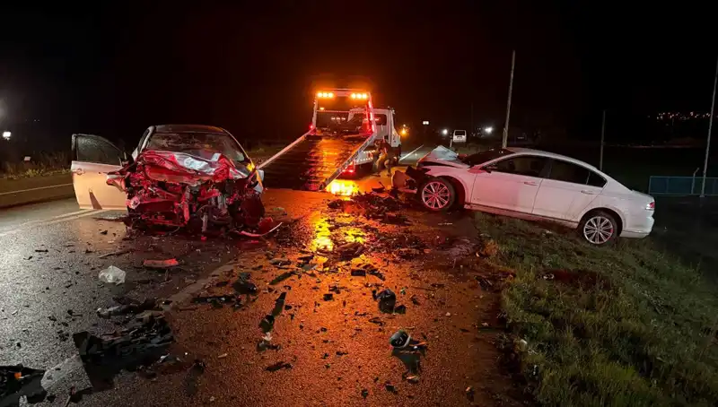 Çanakkale'de Korkunç Kaza: İki Araç Çarpıştı, 3 Can Gitti