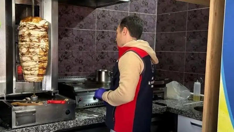 Tavuk Döner Alarmı: Gıda Güvenliği İçin İşletmelere Yönelik Baskınlar Artıyor