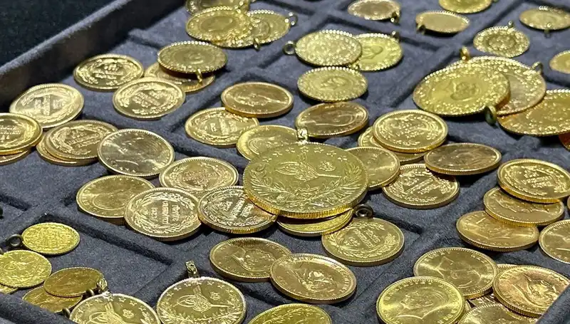 Altın Fiyatları Hafta Sonu Yarışıyor: Yükseliş Mi, Düşüş Mü Bekleniyor?