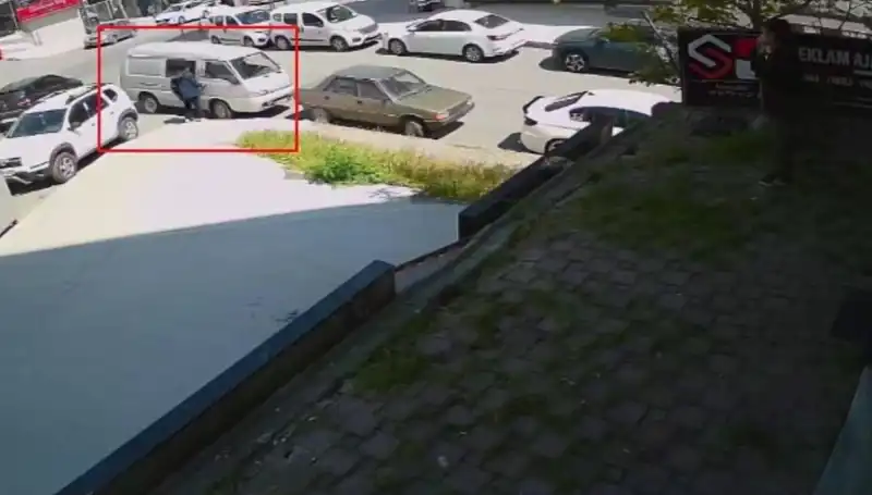 Aracını Koruyan Mert Adam, Hırsızı Suçüstü Yakaladı!