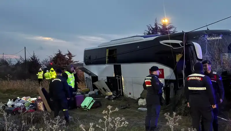 Çanakkale'de Otobüs Kaza Yaptı: 37 Yaralı, Paniğe Neden Oldu