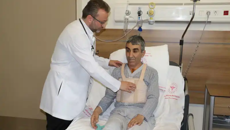 6 Ayda 2 Kez Aort Damarı Yırtılan Hastanın 8,5 Saat Süren Ameliyatı Başarıyla Gerçekleşti