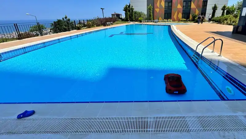 Samsun'da Şok Edici Olay: 4 Yaşındaki Çocuk Akülü Arabasıyla Havuzda Can Tehlikesi Yaşadı