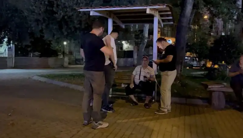 Kısmı Görme Kaybı Olan Adamın Telefonu Çalındı: O Anlar Kamera Kaydında!