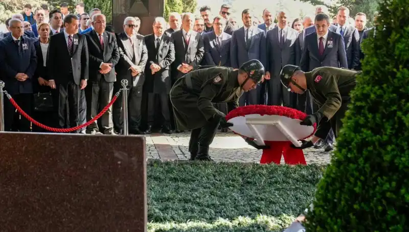 Turgut Özal, Mezarı Başında Anıldı: Anıları ve Mirası Yeniden Hatırlandı