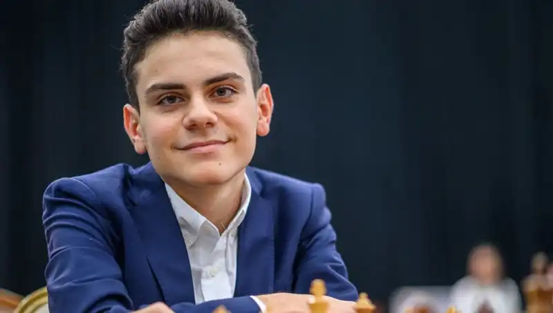 17 Yaşındaki Türk Genç, Dünya Şampiyonunu Yenerek Tarih Yazdı!