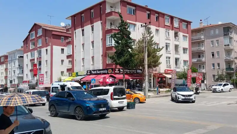 Taksi ile Otomobil Çarpıştı: Taksicinin Hayatta Kalma Mücadelesi