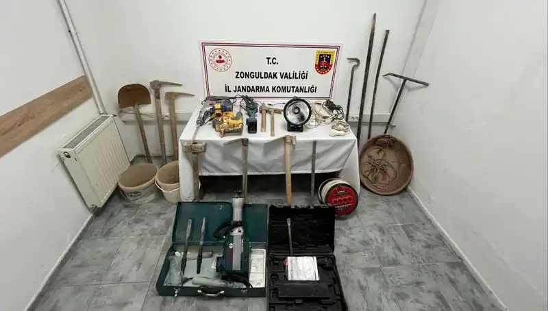 Çaycuma'da Kaçak Kazı Yaparken Yakalanan 5 Kişi: Altın Mı Yoksa Hazine Mi?
