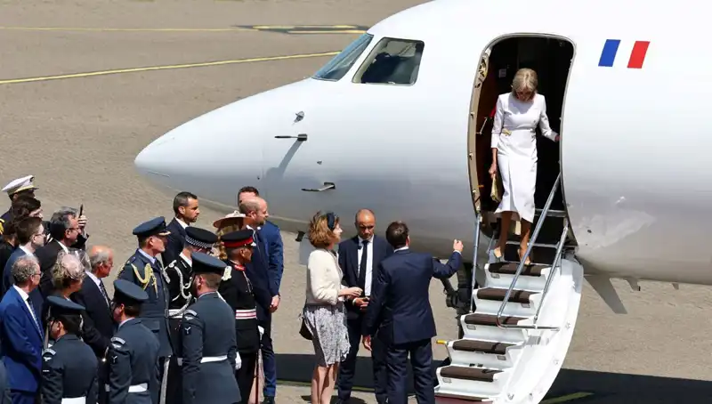 Eşinin Macron’un Elini Bırakmasının Arkasındaki Gizemli Sebep Ne?