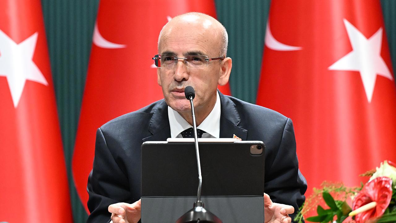Bakan Şimşek: Enflasyonla mücadele kararlılıkla sürüyor.