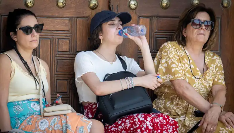 Yüksek Sıcaklıklar Türkiye'yi Vurdu: 23 İlde 40 Dereceyi Geçen Hava