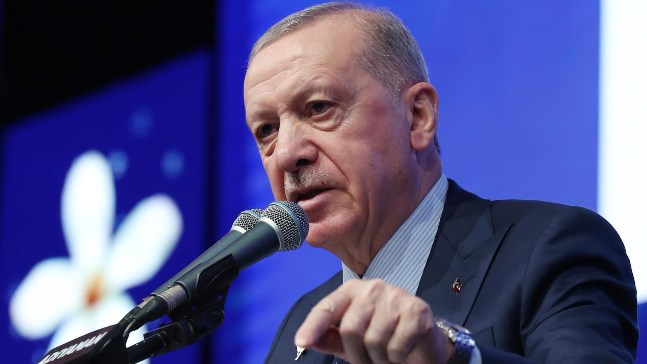 Erdoğan: Deprem bölgesinde evine girmeyen vatandaşları bırakmayacağız
