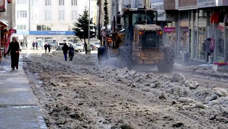 Sarıkamış'ta Kış Manzarası: Kar ve Buzlar Temizleniyor, Ziyarete Hazırlanıyor