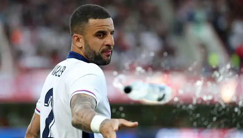 Fenerbahçe'nin Transfer Gündeminde Sürpriz: Walker'ın Opsiyonu Kullanılmadı!