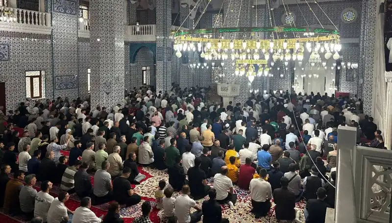 Iğdır'da İlk Bayram Namazı Coşkuyla Kılındı, Vatandaşlar Bayramı Kutladı