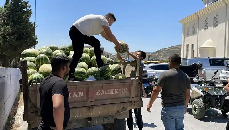 Karpuz Dağıtımında Rekor: Birinin Karpuz İhtiyacı Yok!