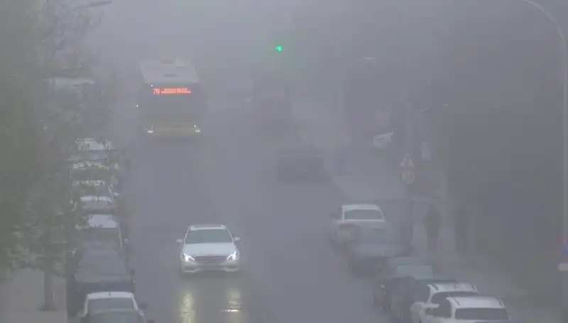 İstanbul'da Görüş Mesafesini Azaltan Yoğun Sis Etkisini Sürdürüyor