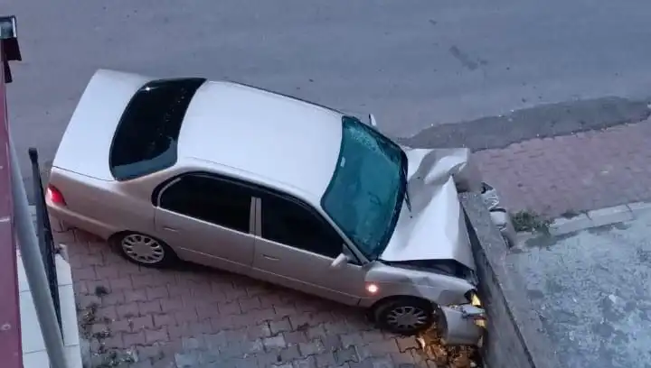 Kontrolü Kaybeden Araç Duvara Çarptı: Olayın Ayrıntıları Ortaya Çıktı
