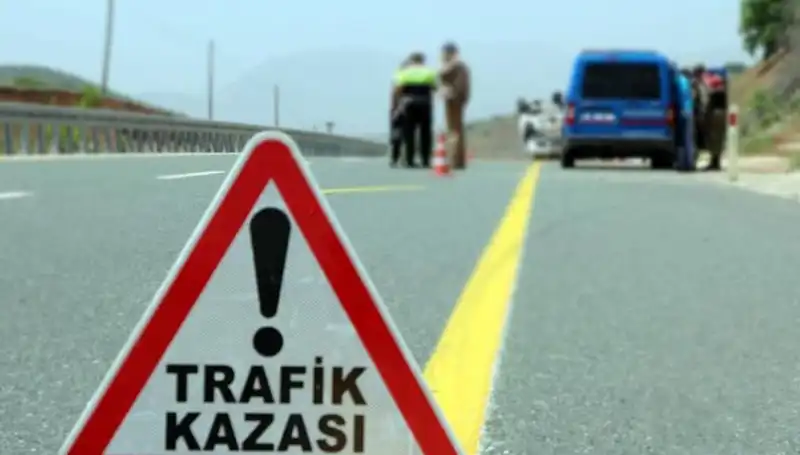 Otomobil ve Kamyon Çarpıştı: Korkunç Kazada Hayatını Kaybedenler ve Yaralılar Var
