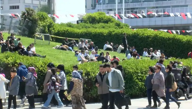 Taksim'de Deprem Fırtınası: Şehrin Kalbinde Neler Oluyor?