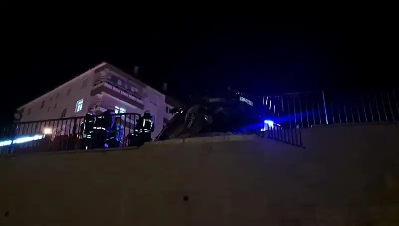 Kontrolden Çıkan Araç Bariyere Çarptı: Kaza Anı Şaşkınlık Yarattı