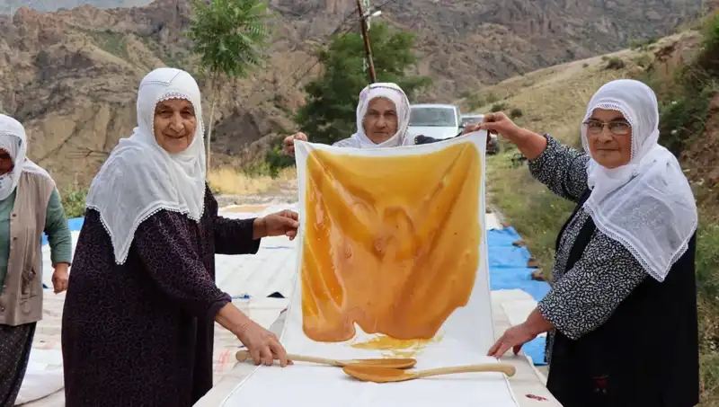 Unla Pişirilen Yaz Lezzeti: Güneşin Altında Kurutulan Geleneksel Sağlıklı Atıştırmalık