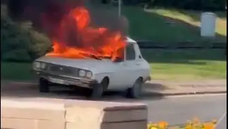 ÖTV İndirimi Beklerken Meclis Önünde Beyaz Toros Yangını!