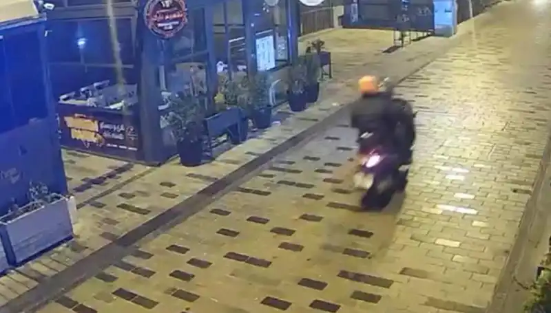 Gece Kulübünde Haraç İddiasıyla Ortalık Karıştı! Silahlar Konuştu
