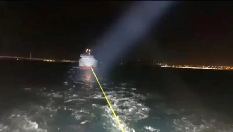 Çanakkale Boğazı'nda Gemiler Arasında Kriz Yaratan Gemi Arızası