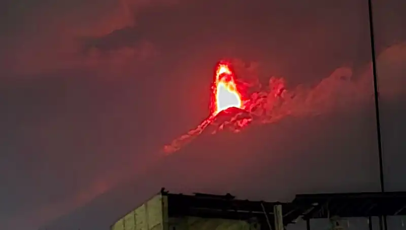 Fuego Yanardağı'nın Patlaması: 30 Bin Kişilik Tahliye İhtiyacı!