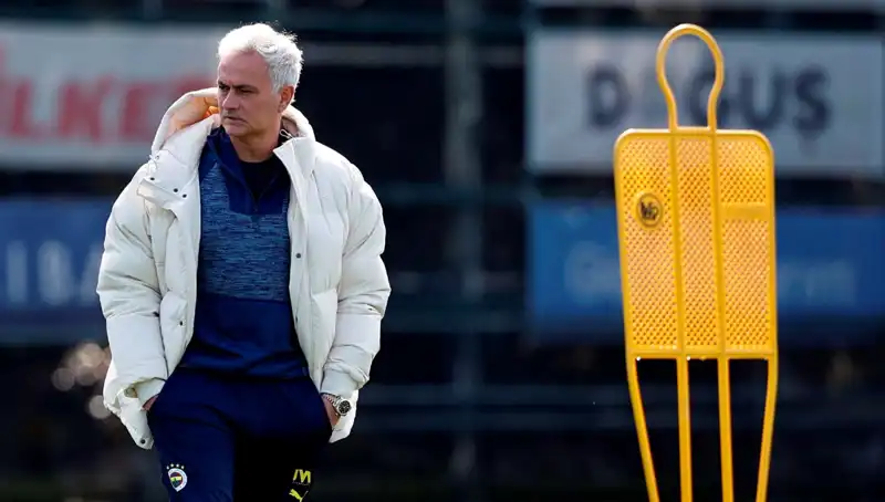 8 Mart 2025: Fatura Mourinho'ya Çıktı, Futbol Dünyası Sarsıldı!