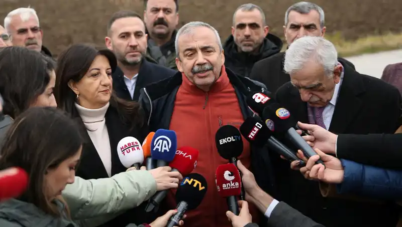İmralı'dan PKK’ya Çarpıcı Çağrı: Öcalan'ın Talebi Nedir?