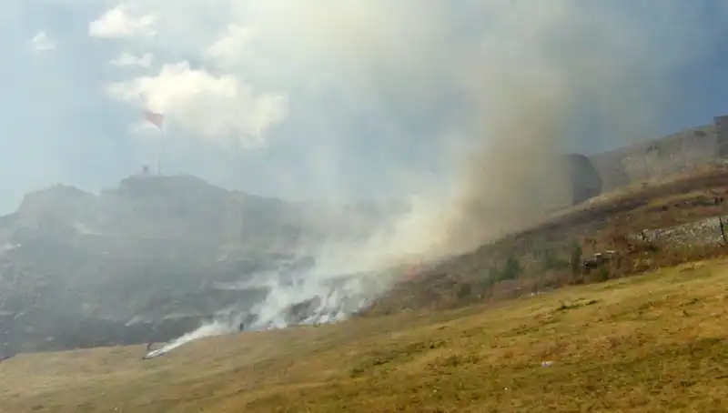 Kars Kalesi’nde Korkutucu Anız Yangını: Yangının Sebepleri ve Sonuçları