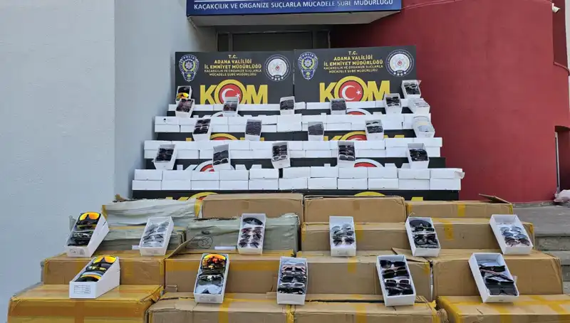 Adana'da Göz Kamaştıran Operasyon: 12 Bin Kaçak Güneş Gözlüğü Ele Geçirildi!