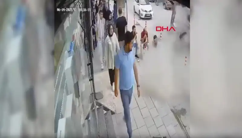 TIR Patlağında Şok Anlar: Vatandaşlar Yerin Altından Fırladı