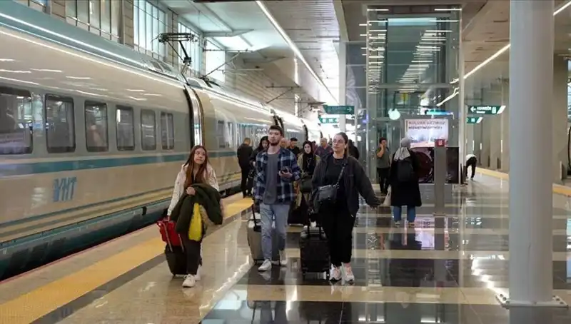 Yüksek Hızlı Tren Seferleri Yeniden Artıyor: Ek Seferler ile Seyahat Keyfi!