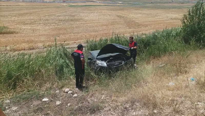 Otomobil Şarampole Uçtu: Kazada İki Kişi Yaralandı!