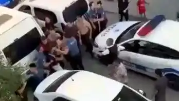 Sosyal Medyada Başlayan Kavga Sokakları Gerdi: 6 Yaralı, 2'si Polis