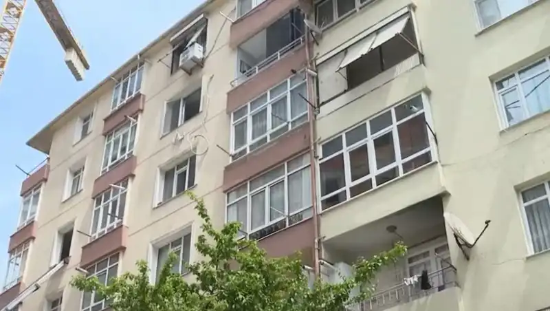 İstanbul'da Kolonları Patlayan Site Tüm Daireleri için Tahliye Kararı Alındı