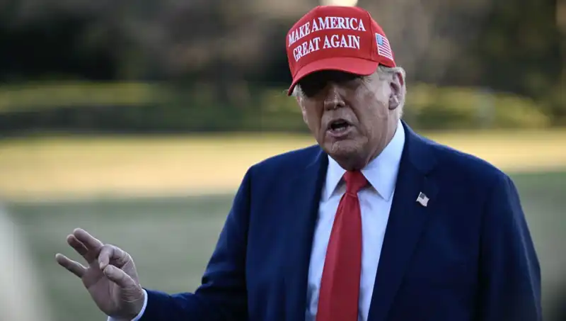 Trump'tan Kendini Öven Açıklama: "ABD'yi Savaşa Sürüklemeden Korudum!"