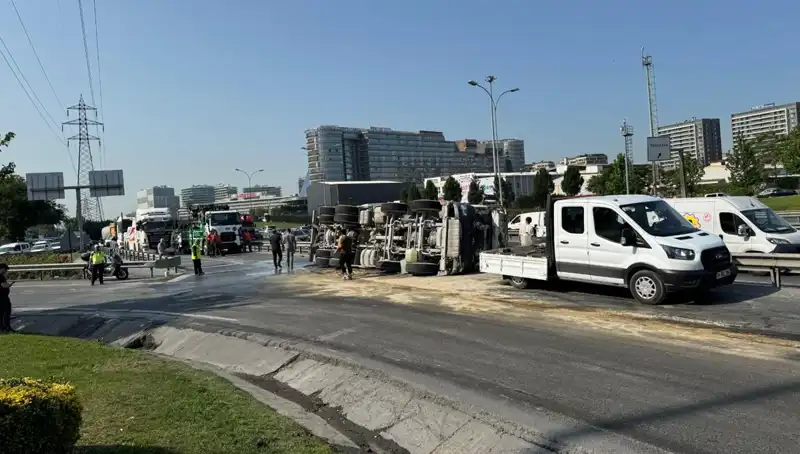 D-100 Yan Yolda Beton Mikseri Devrildi: Olay Yeri Detayları ve İtfaiye Müdahalesi