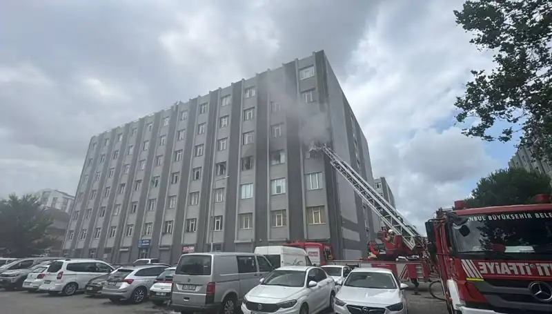 Çorap İmalathanesinde Korkutan Yangın: İki Kişi Yaralandı