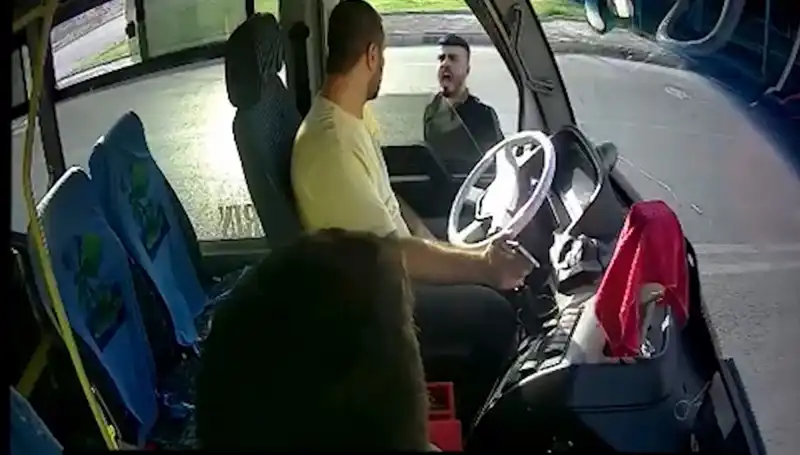 Antalya’da Otobüs Şoförüne Bıçakla Saldıran Şahıs Yakalandı!