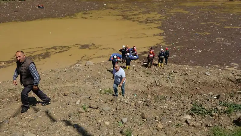 Trabzon'da Sel Felaketi: Evinin Su Dolu Olması Adamı Nehre Sürükledi