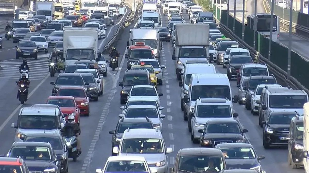 İstanbul'da Şiddetli Yağış Sebebiyle Trafik Aksadı